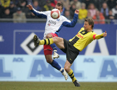 蝶泳动作解析与技巧提升方法探讨：从基础到高级的全面剖析